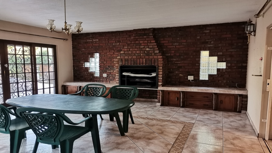 5 Bedroom Property for Sale in Miederpark North West